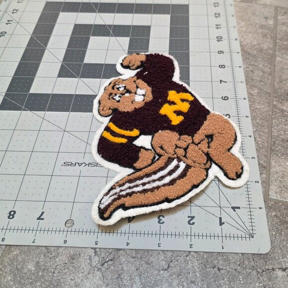 Minnesota Golden Gophers Vintage Embroidered sew on 9” X 6” large fuzzy - Picture 5 of 6